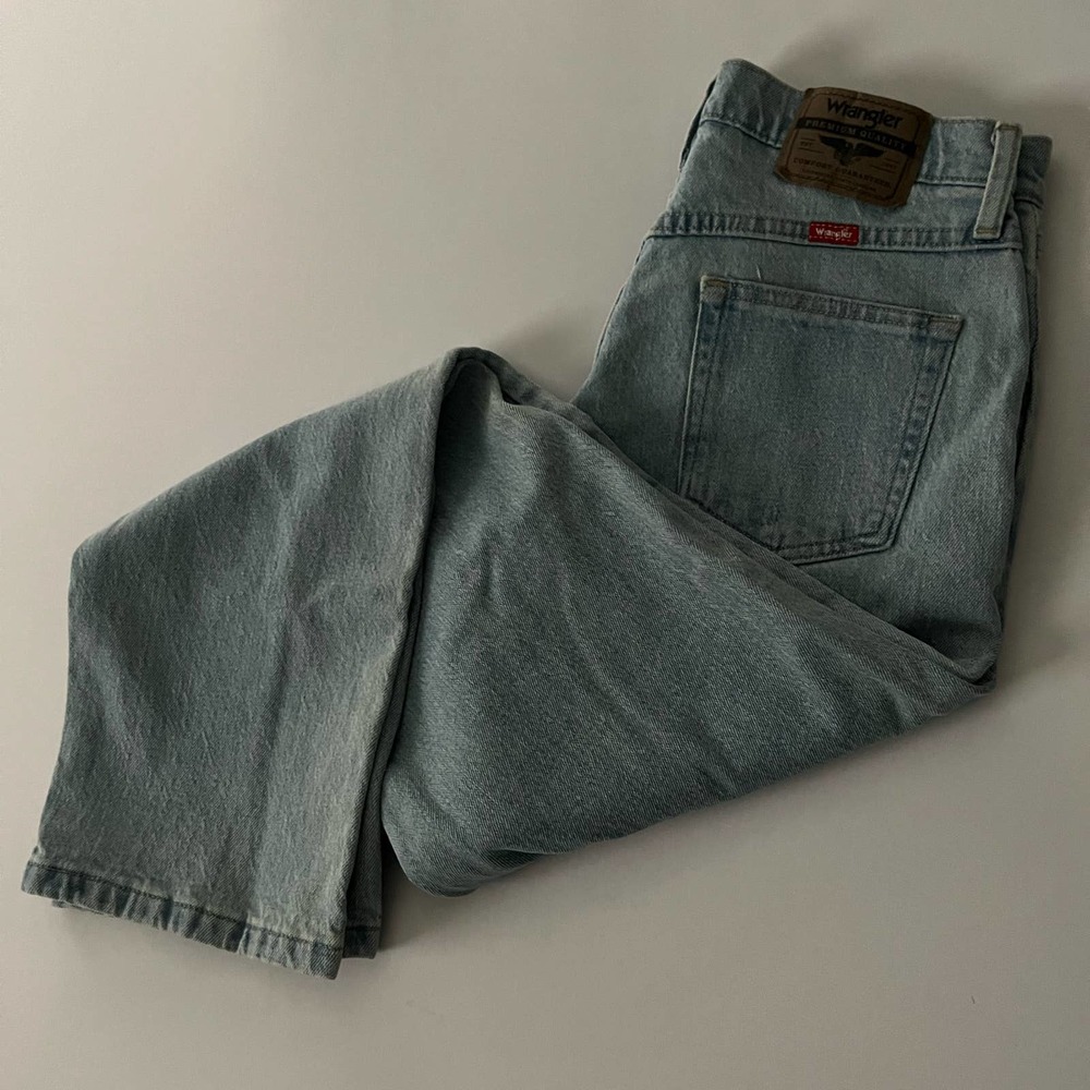 Mens Wrangler Jeans 29X30.  99% cotton and 1% spandex  EUC